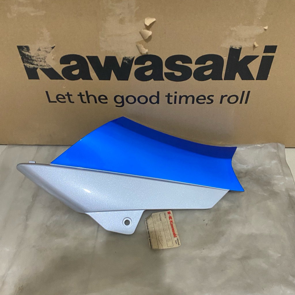 cover body tutup aki kawasaki blitz r biru silver