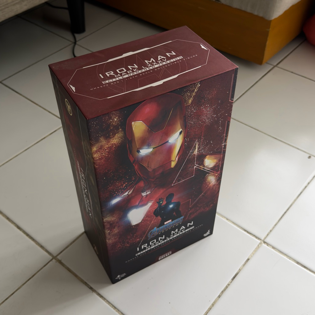 Hot Toys Iron Man Mark 85 Battle damaged version