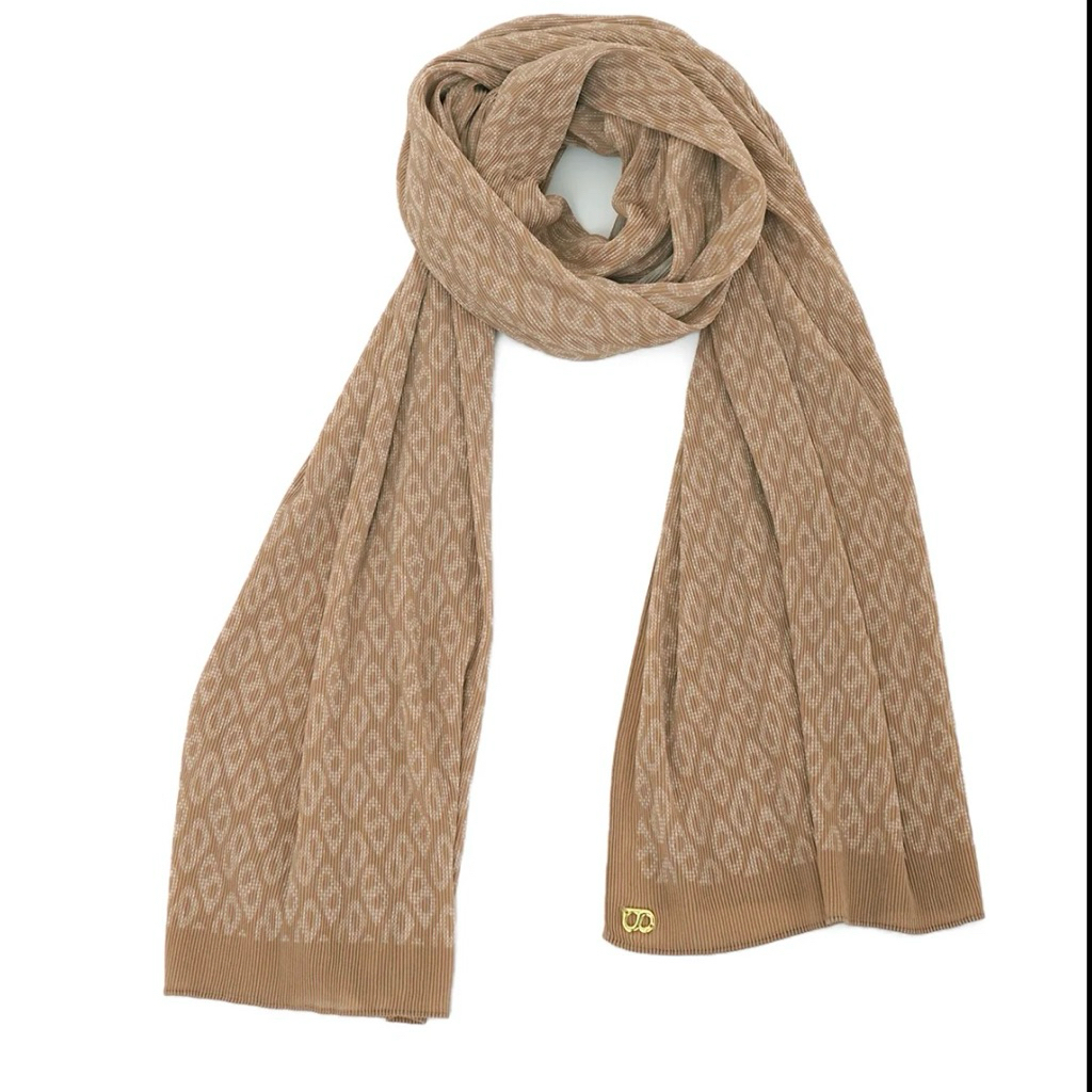 Buttonscarves Tapis Pleated Shawl-Oak