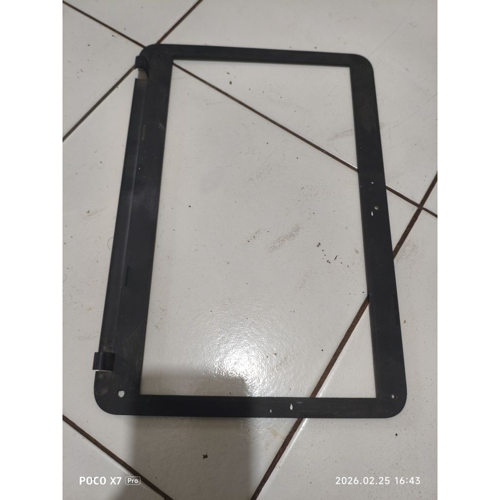 frame lcd depan Toshiba c800 ori