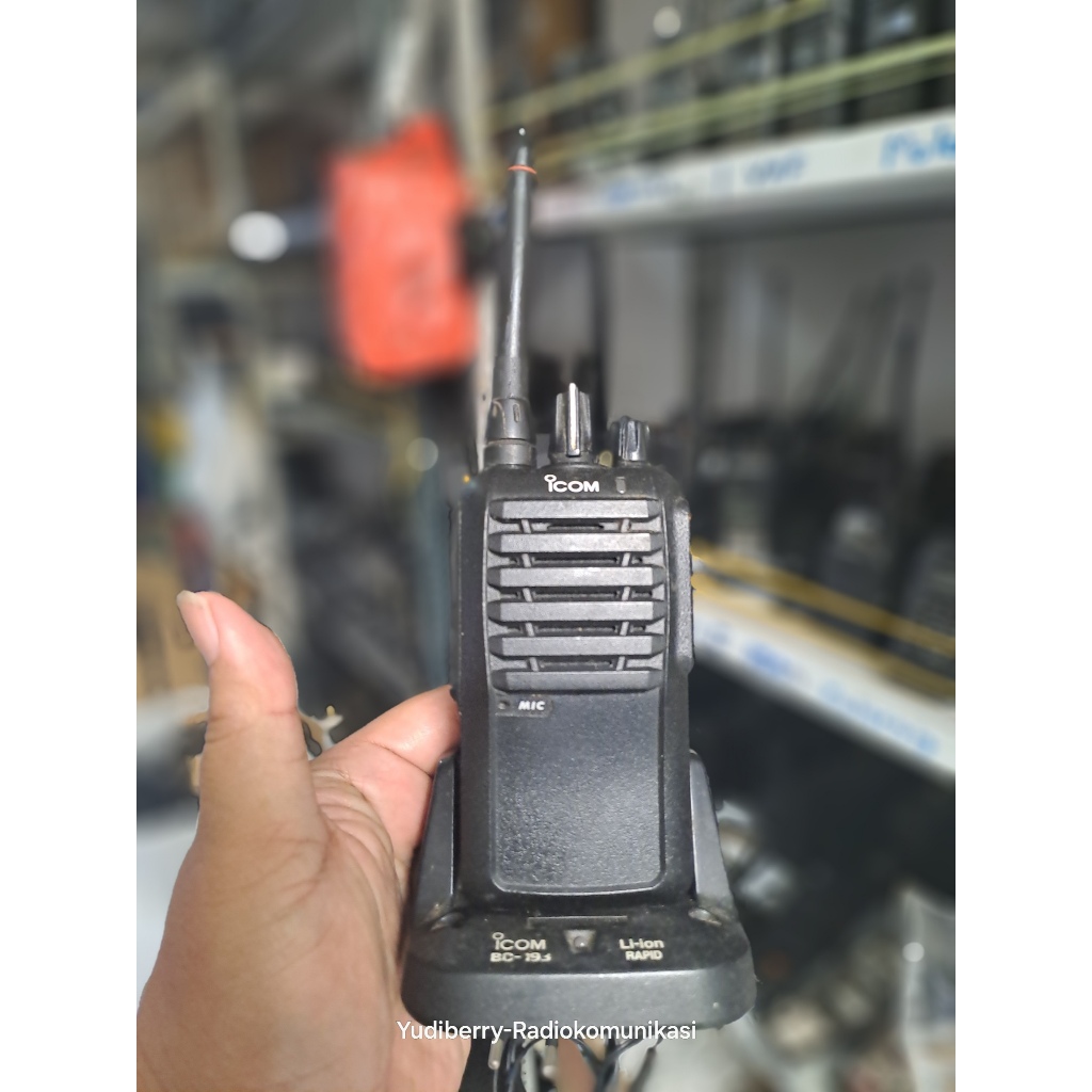 HT ICOM IC-F4003 UHF 350 MHZ SD 400 MHZ NORMAL ICOM F4003 LENGKAP MULUS