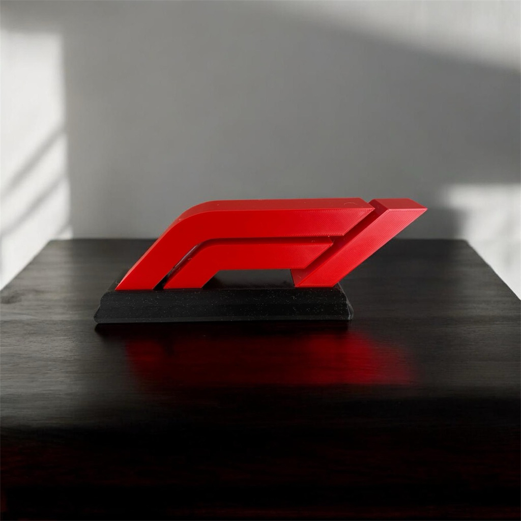 Miniatur Pajangan Meja Logo F1 Formula 1 - Aksesoris Meja Pecinta Otomotif & Balap