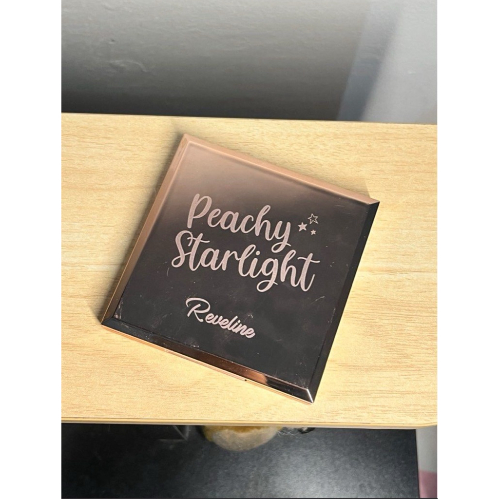 Reveline Peachy Starlight Eyeshadow Palette