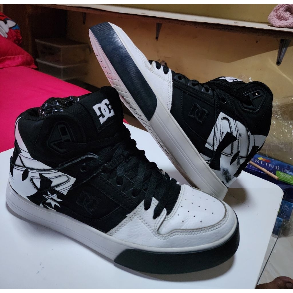 Sepatu sneaker high DC Shoes, model Pure High-Top WC