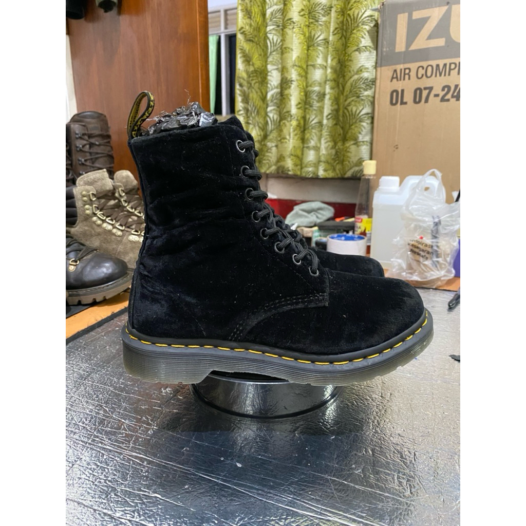Dr Martens Pascal Velvet