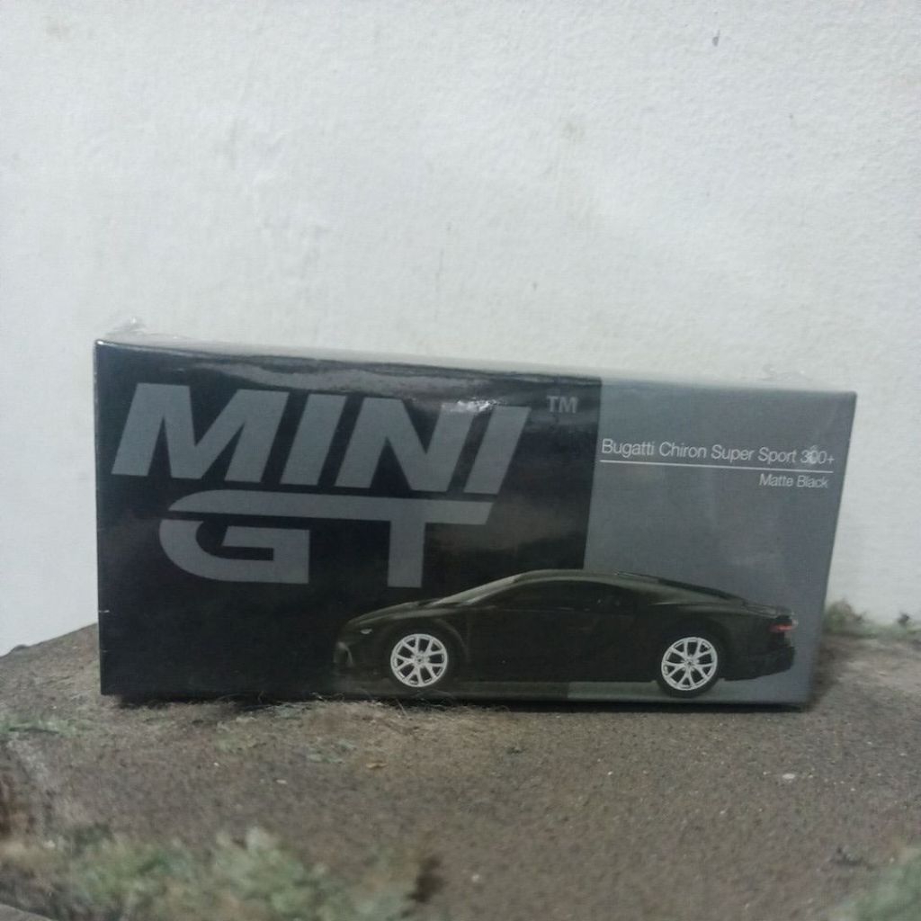 Mini GT//374 Bugatti Chiron Super Sport 300+ Matte Black - Free Protektor