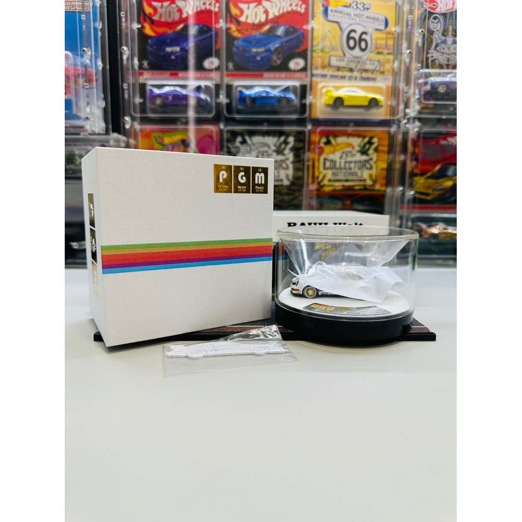 PGM 1:64 RWB 964 #89 White Apple Exclusive Packaging