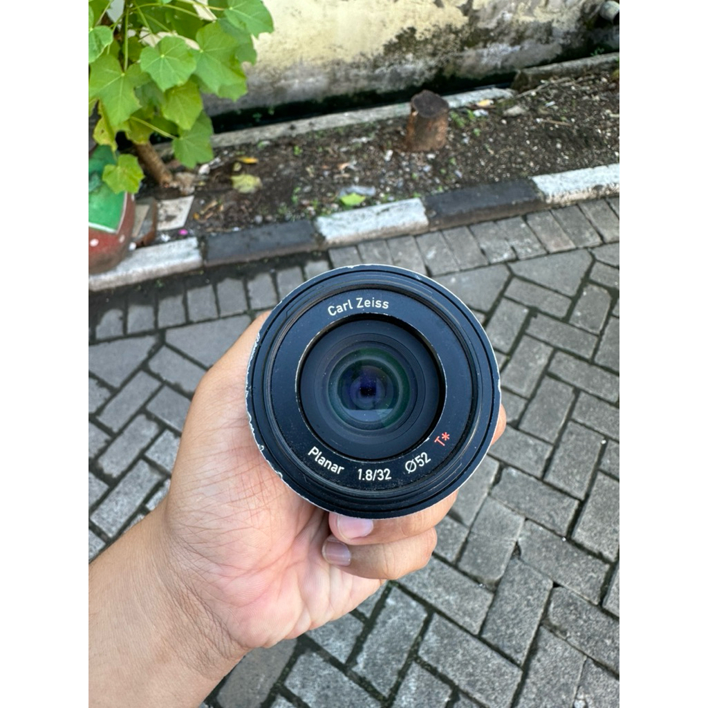 Lensa Sony Carl Zeiss Touit 32mm f1.8 Murah