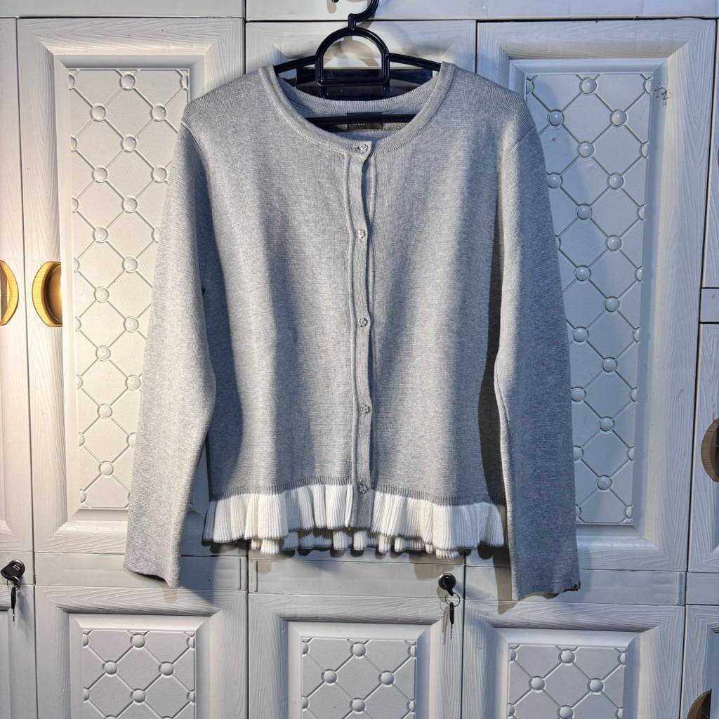 [ Preloved ] POSH THE LABEL - Elena Top Cardigan Knit Ruffle | HB 600k