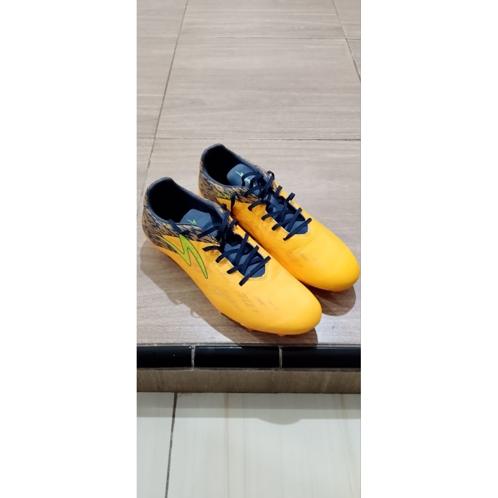 Sepatu Bola Specs Alpha