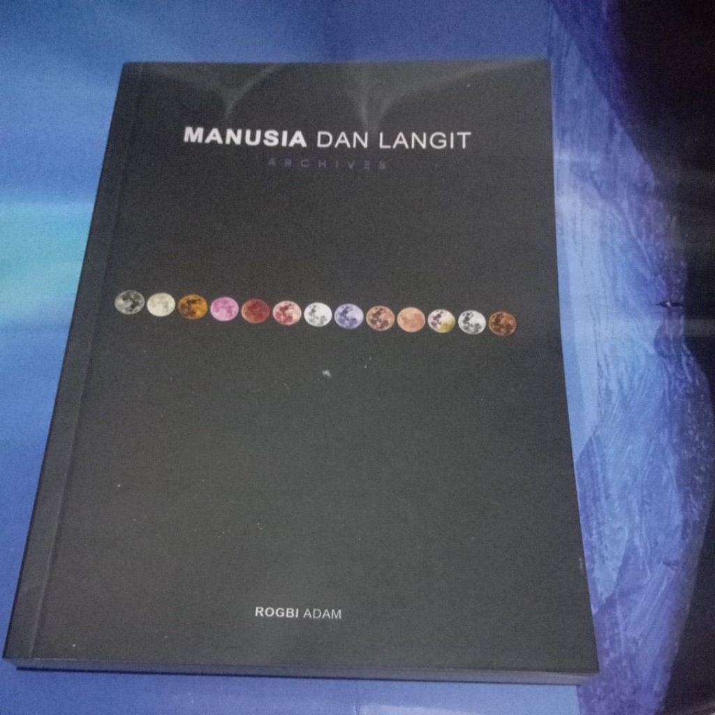 Buku Manusia dan langit By Rogbi adam