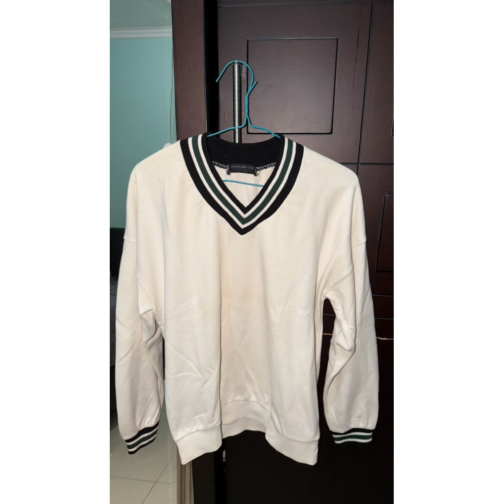 Preloved Sweatshirt Young min 2 Ne