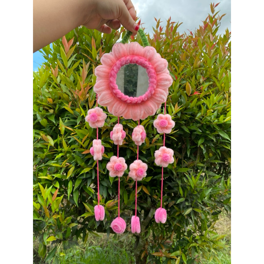 Gantungan dinding bunga kawat bulu