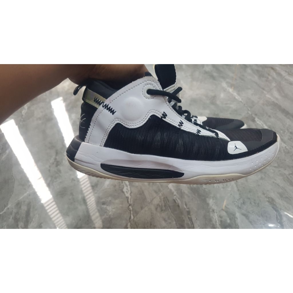 sepatu basket/voli 42 second