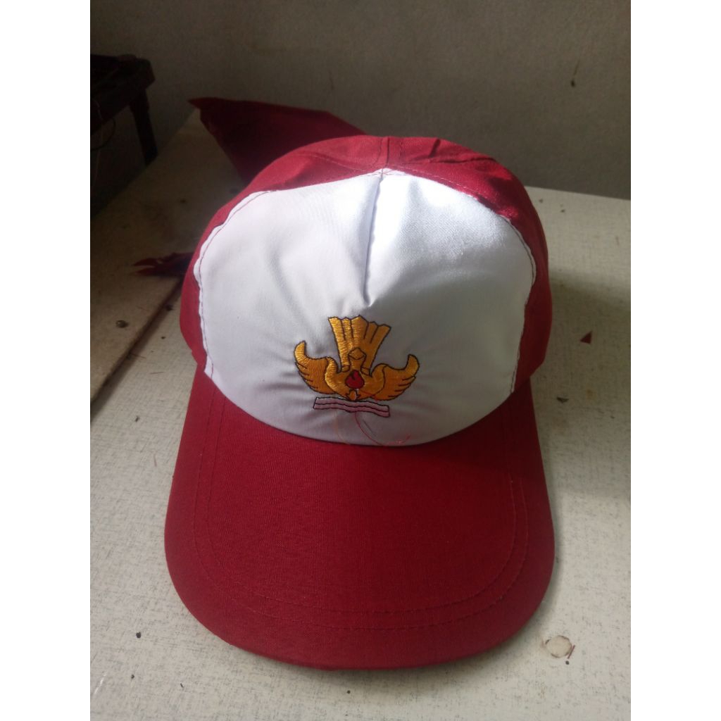 topi sekolah (SD SMP SMA) negeri putih  belakang pake rell