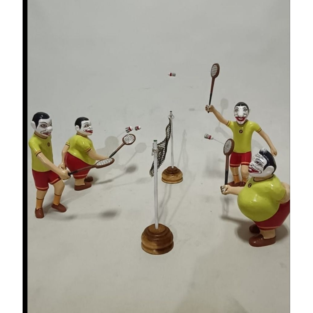 dekorasi pajangan punakawan punokawan bermain badminton hadiah kado unik