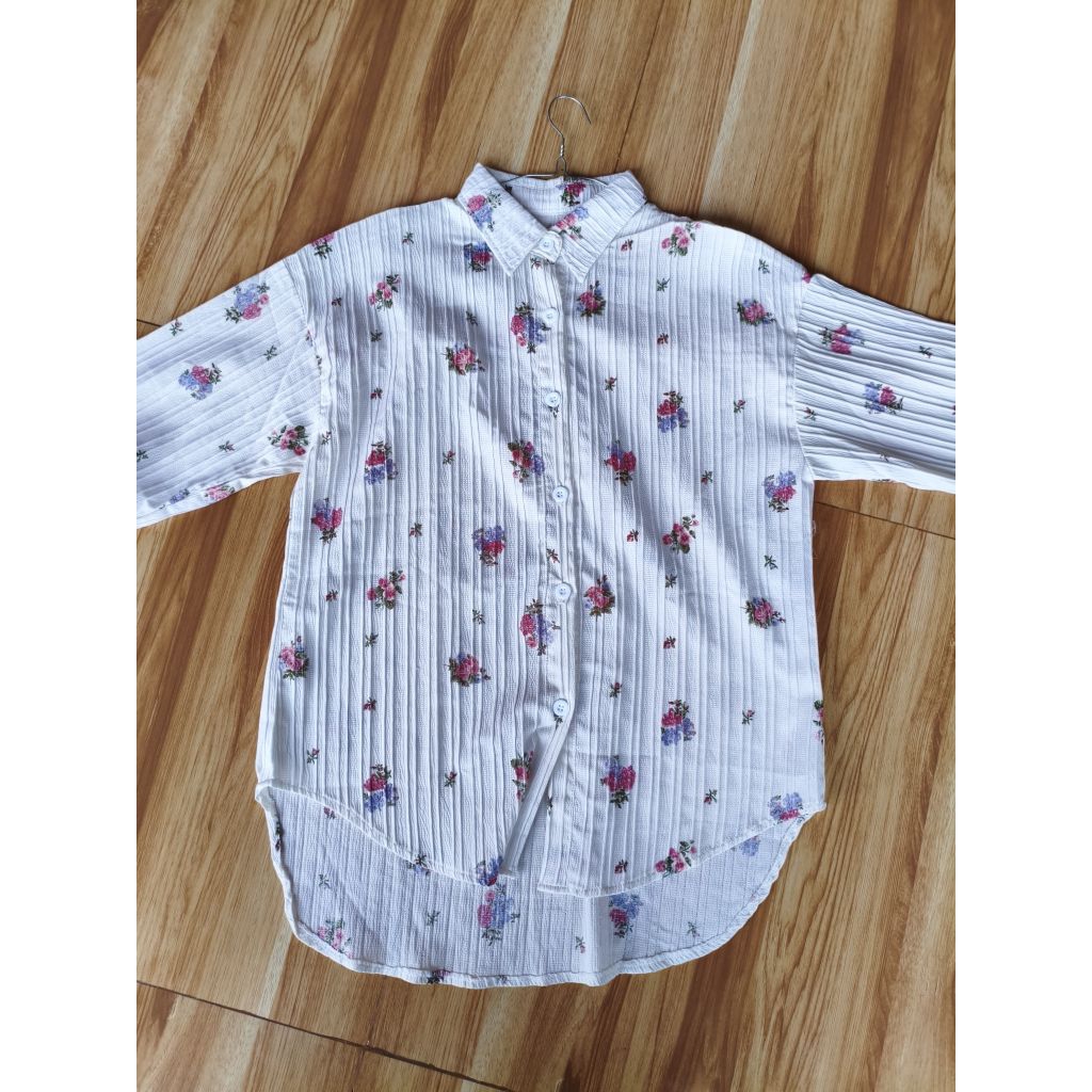 Blouse Putih Motif Bunga Wanita (Preloved)