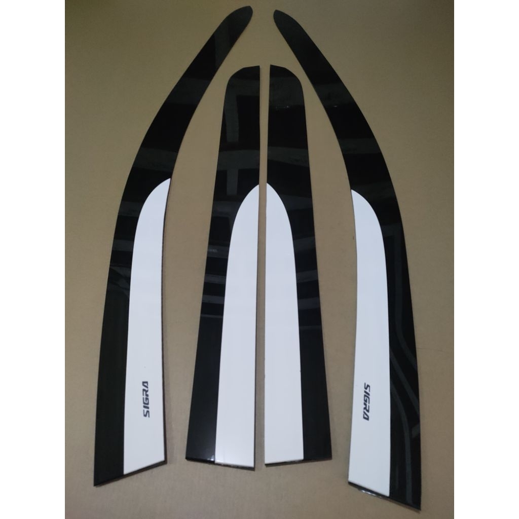 Talang air pintu mobil SIGRA varian Lis putih hitam premium.