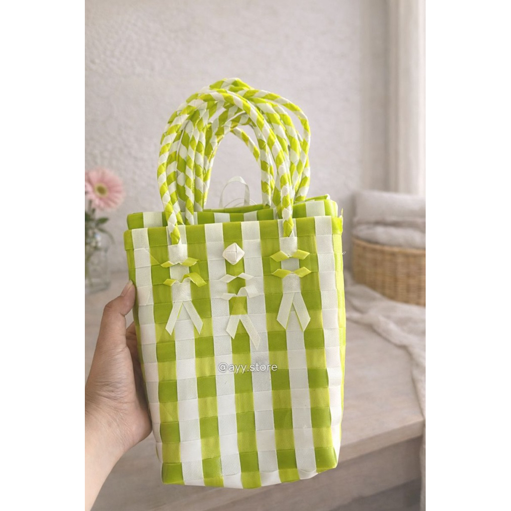 Tas anyam souvenir
