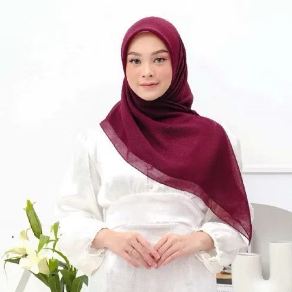 Hijab Segi Empat Bella Square Merah Hati