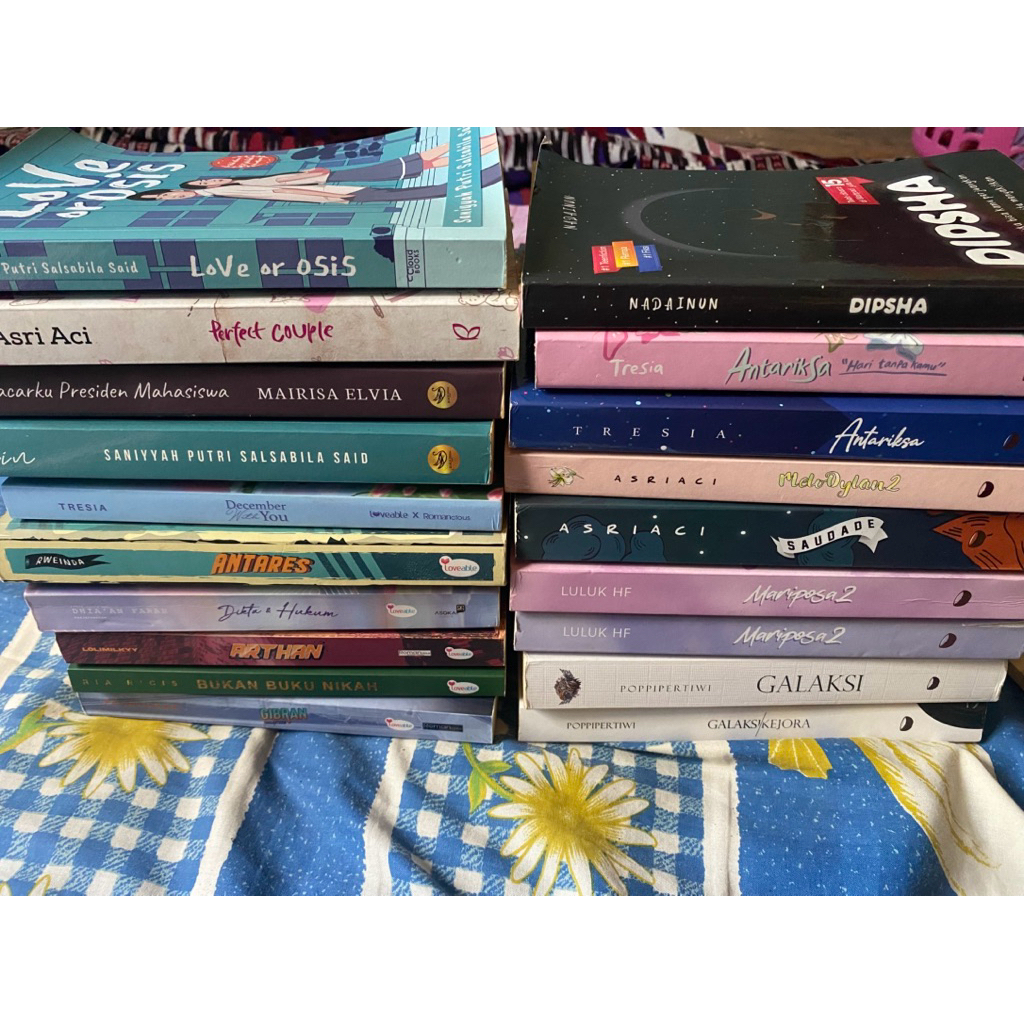 [PRELOVED] NOVEL ROMANCE WATTPAD AU TWITTER BEST SELLER