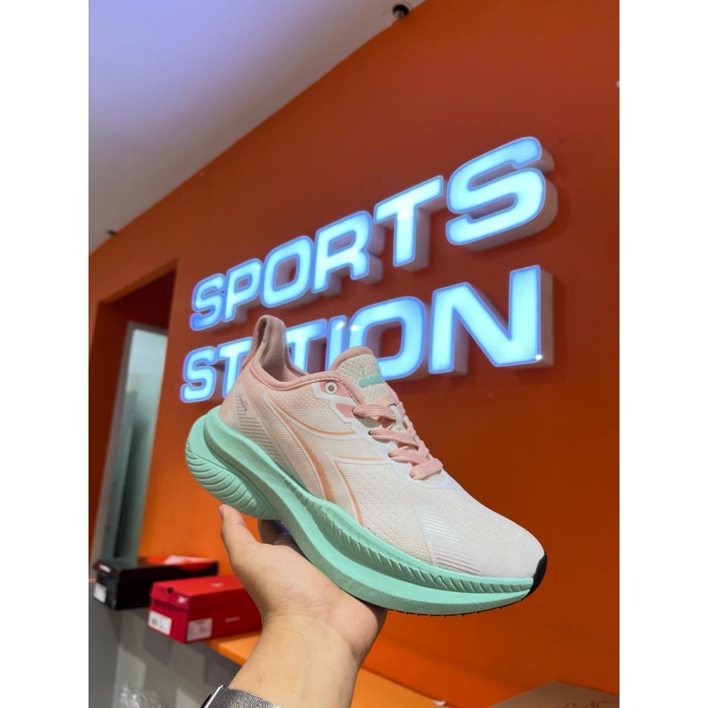 DIADORA PAFU WHITE PINK RUNNING SHOES WOMAN - SPORT STATION [RU250806W00W]