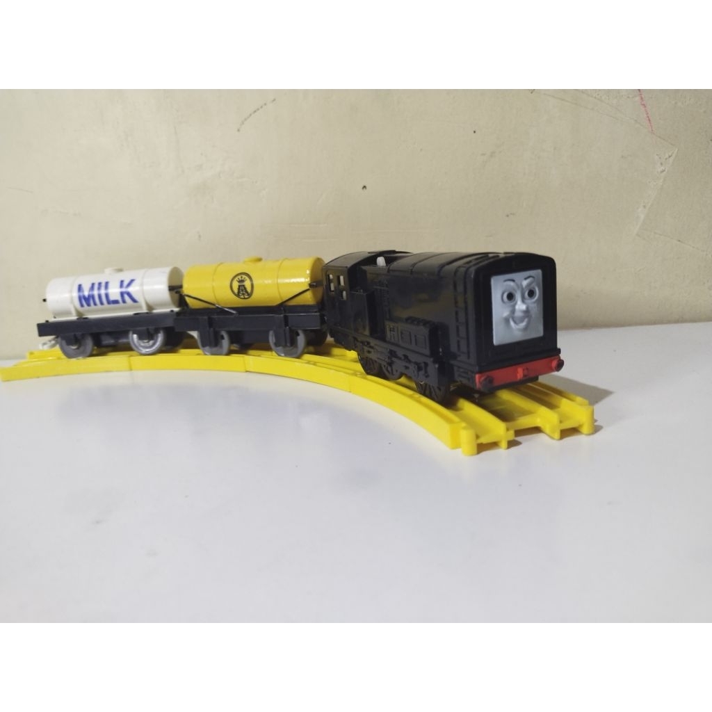 Kereta Thomas&Friends Tomy Elektrik On