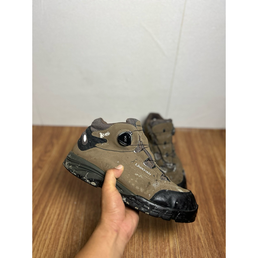 Sepatu gunung second unikhan