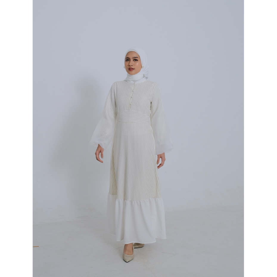 Sekido x Tunique | Delaya Gamis | Gamis Lebaran Princess Lebaran Silk Cream Biru Rok Lebar