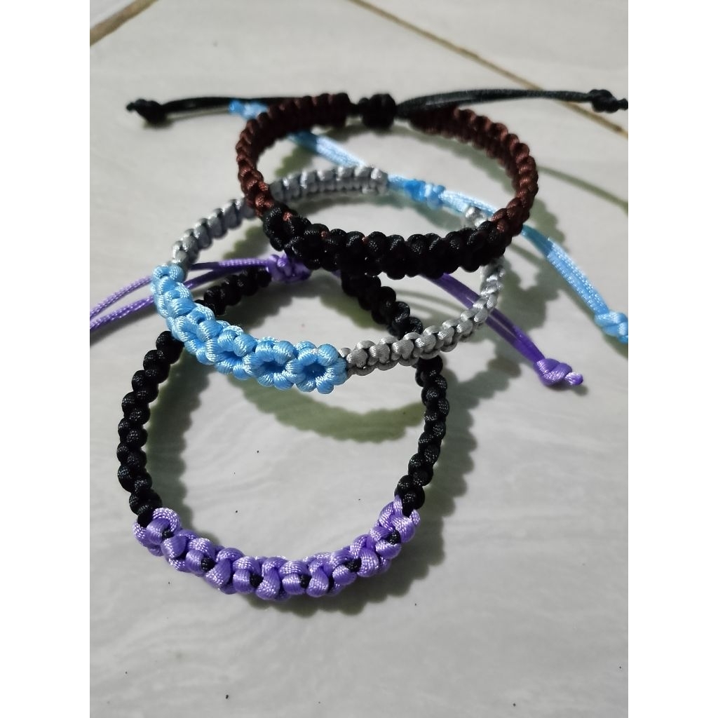 Gelang tali giok bunga