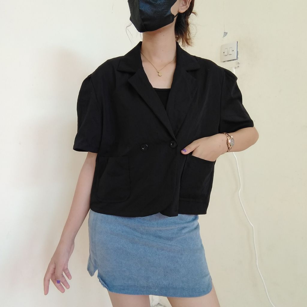 Crop Blazer Outer Hitam