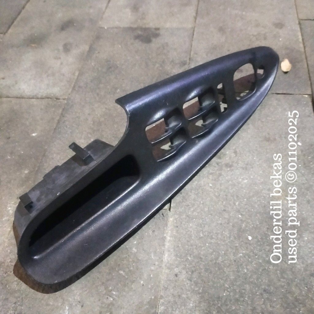 frame power window kanan depan Mazda lantis