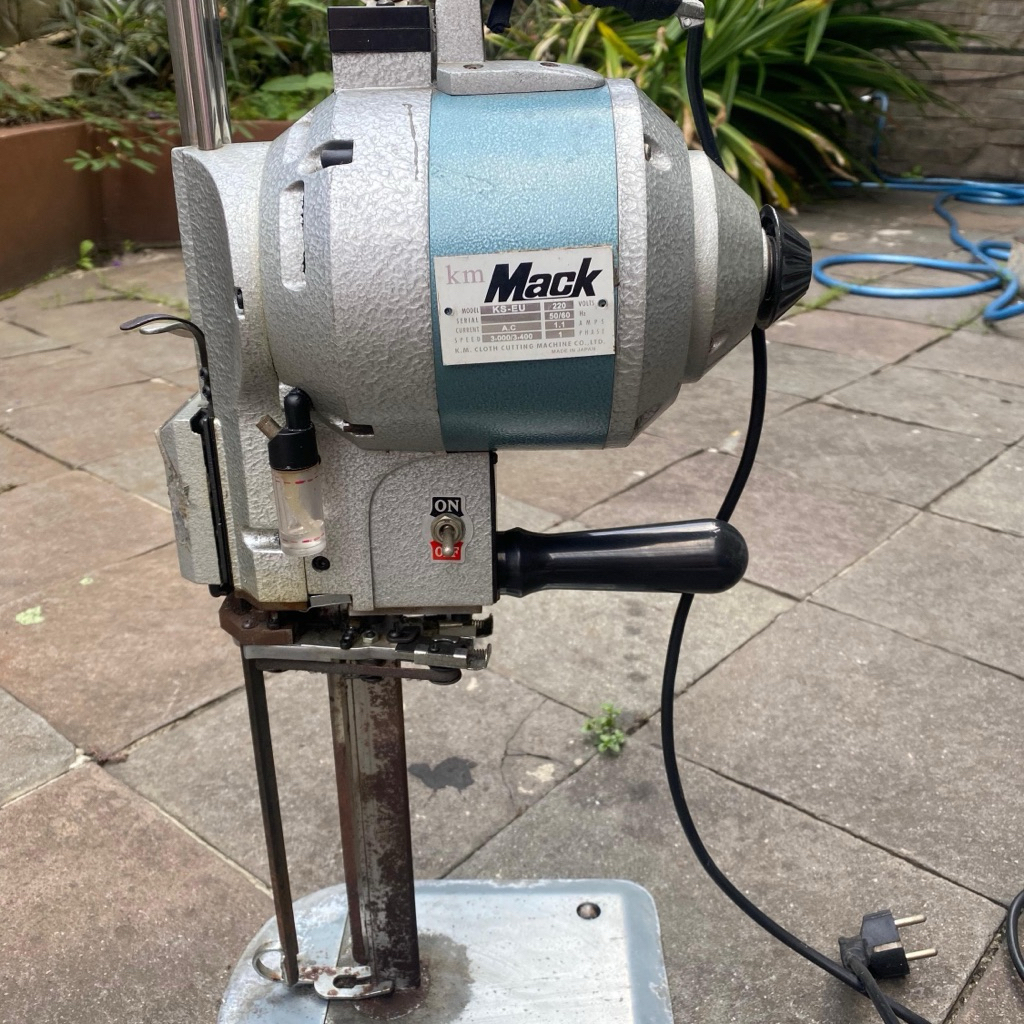 mesin potong kain