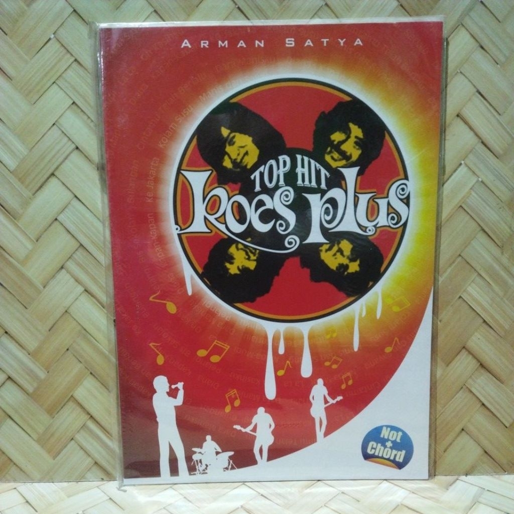Buku kumpulan lagu top hit koes plus. dilengkapi not + chord.