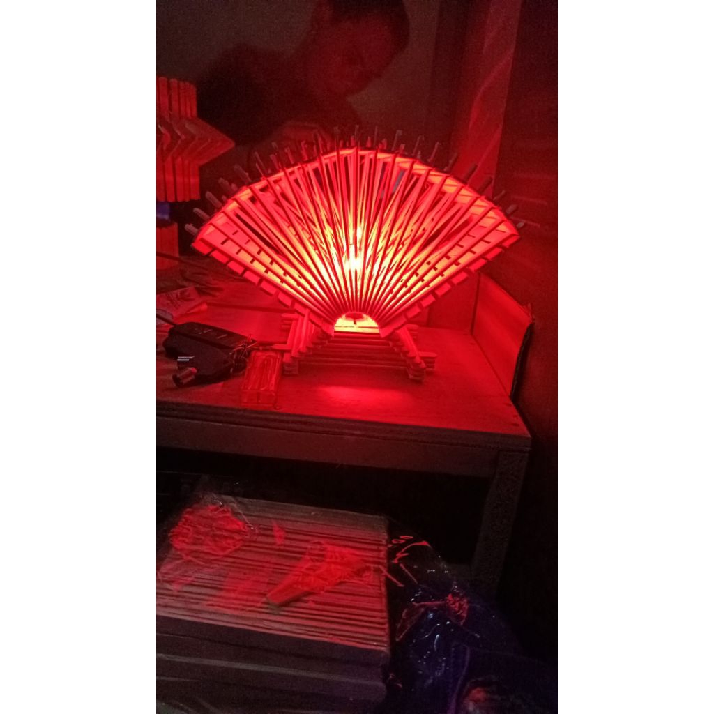 Kerajinan Lampu Terbuat Dari Stik Es Krim