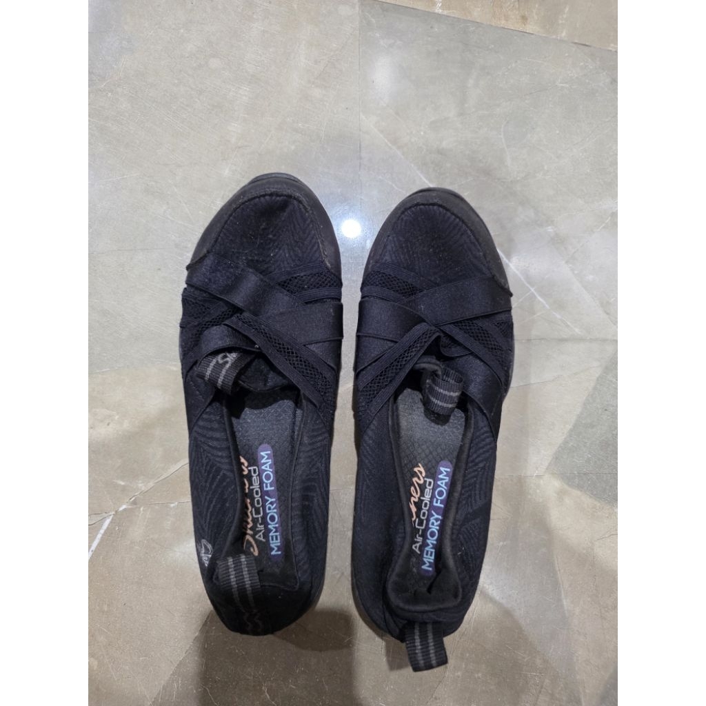 Preloved Skechers 36