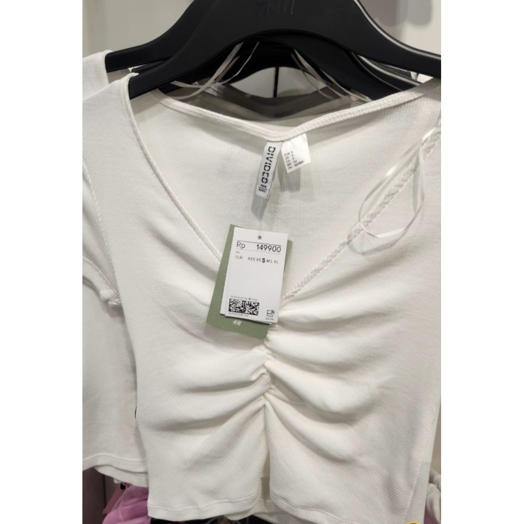 prelove atasan kaos putih wanita h&m size M
