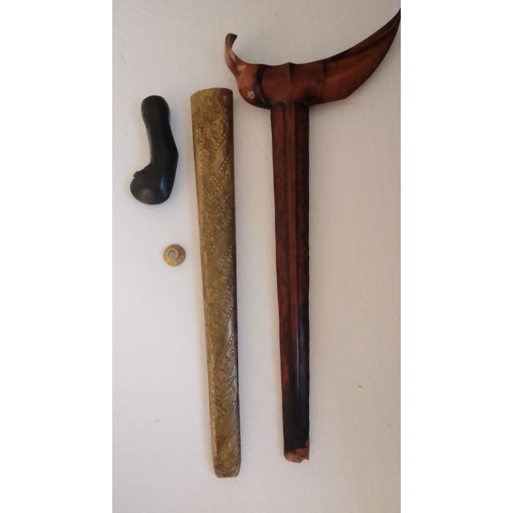 Warangka Ladrang Solo kayu cendana Timor gandar iras. Panjang 36cm