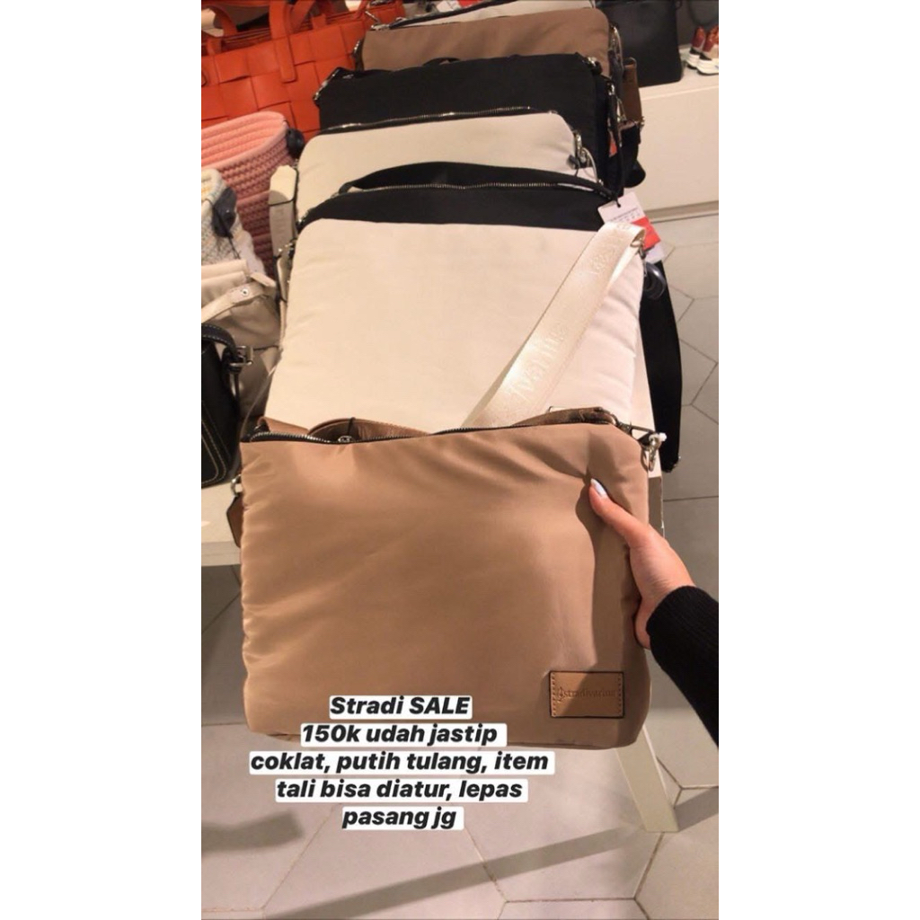 Tas Stradivarius Hitam