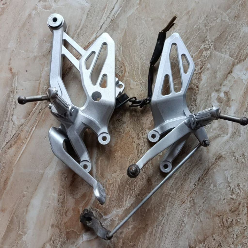Step Postep Depan YAMAHA R15V3 Original Copotan