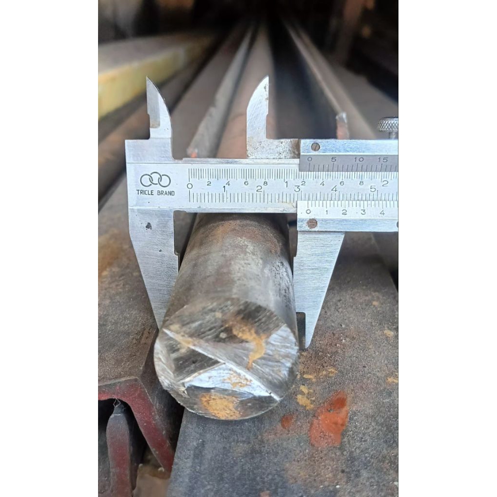 besi as diameter 32 mm/ 1¼ inch