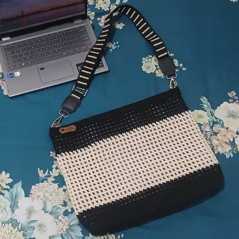 Tas Rajut Monokrom Jumbo