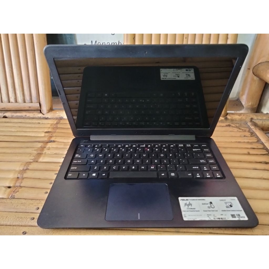 Asus e402YA/AMD e2-7015/ram4gb/ssd 128gb/Radeon R2