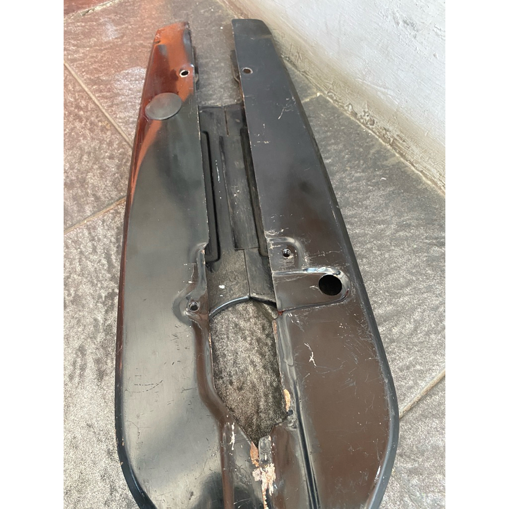 tutup rante / ketengkas motor RC 100 arm kotak ori