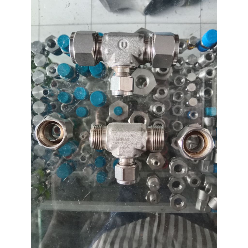 Union Tee Reducing 12MM OD x 12MM OD x 8MM OD SS316 UNI-LOK