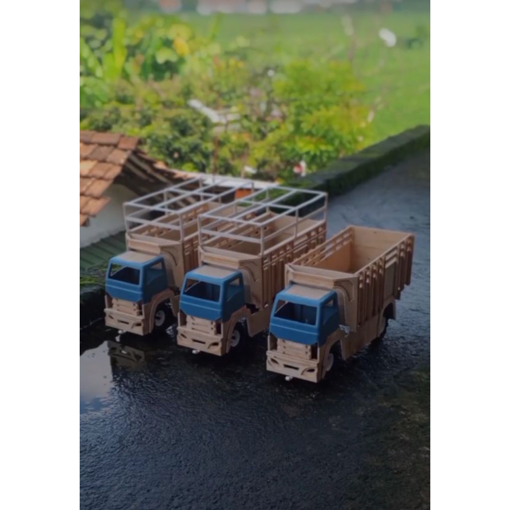 miniatur truk plastik mentahan
