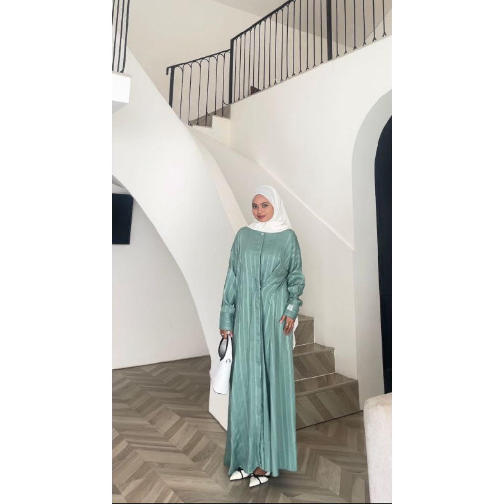 Abaya Helwa Strip Premium Wanita | Abaya Motif Garis Elegan by assolabiyah