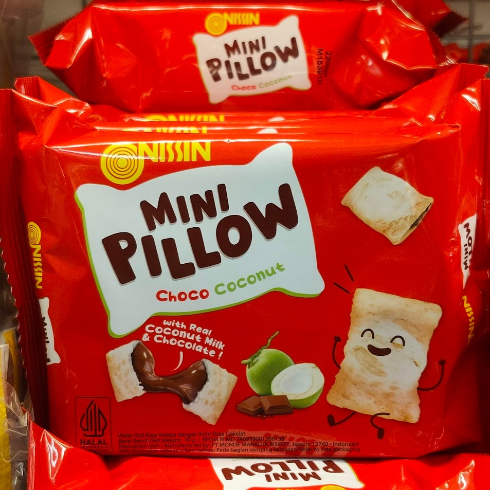 NISSIN Mini Pillow Choco Coconut 70gr Wafer Roll rasa Kelapa dengan krim cokelat