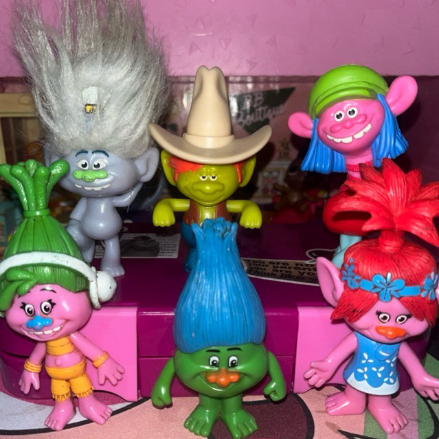 Mainan pajangan figure trolls