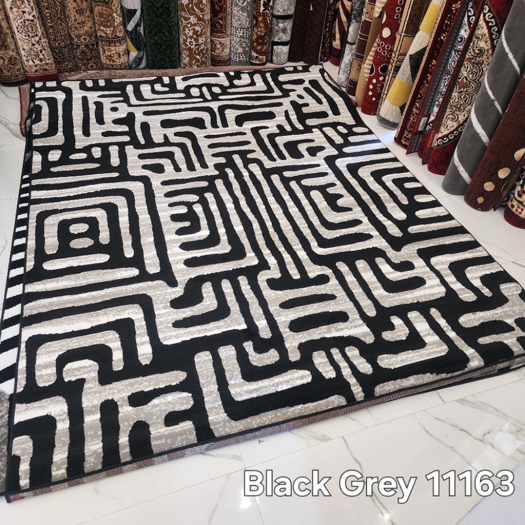 Karpet Ruang Tamu Syifa Hitam Putih Momento ukuran 230x310